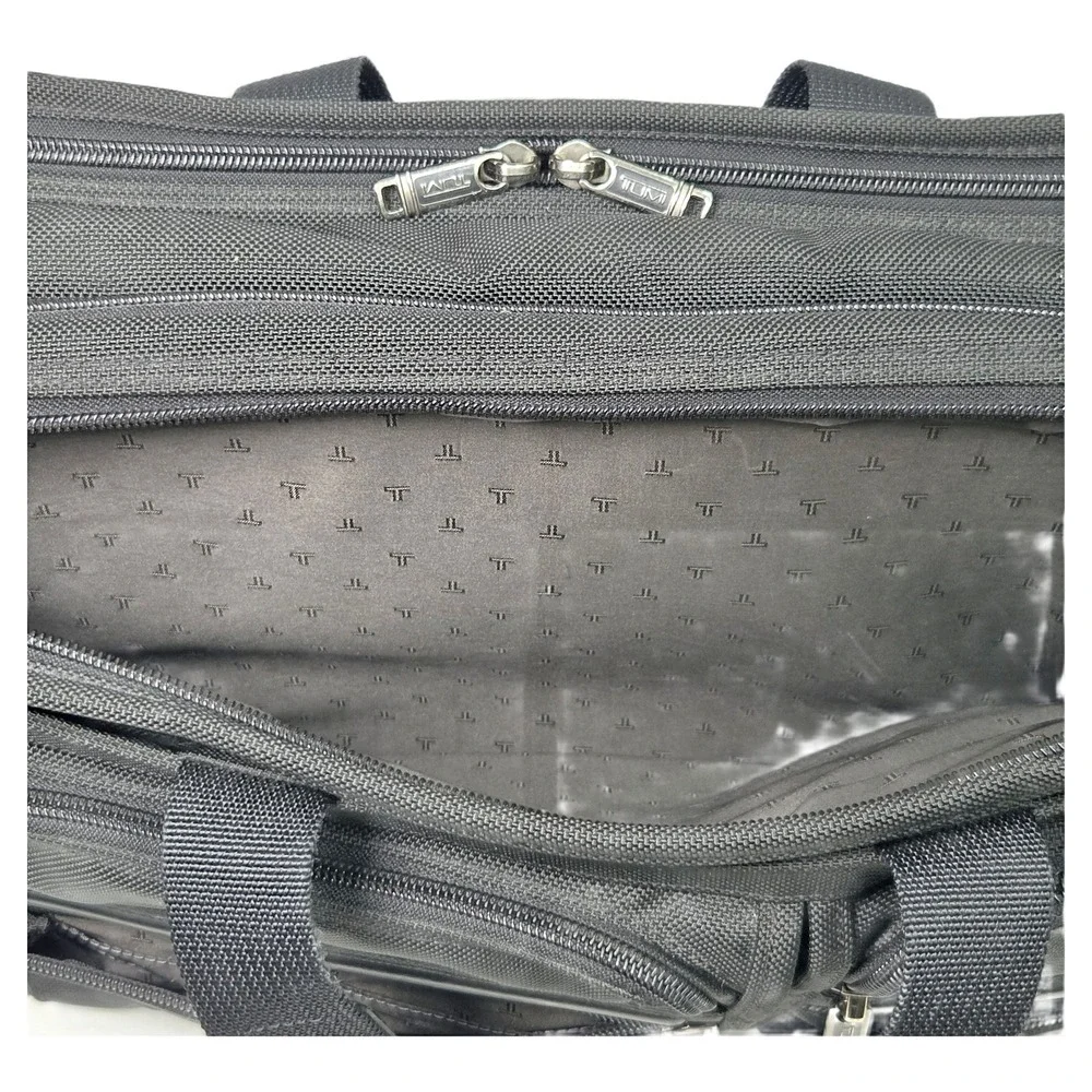 Tumi 26160D4 Black Ballistic Nylon 17in Laptop Briefcase Messenger Bag Excellent